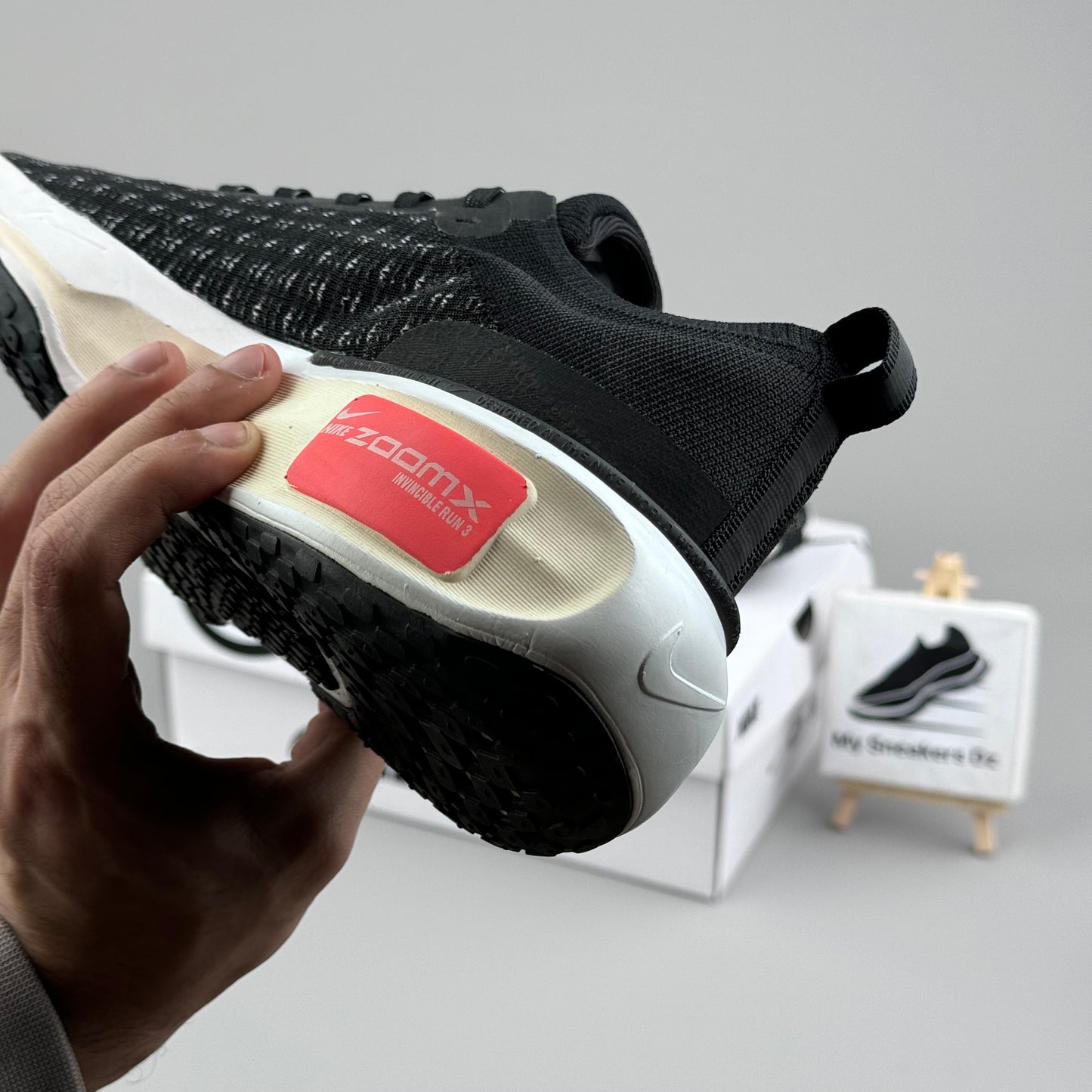 Zoomx Invincible Run 3 Black & Beige