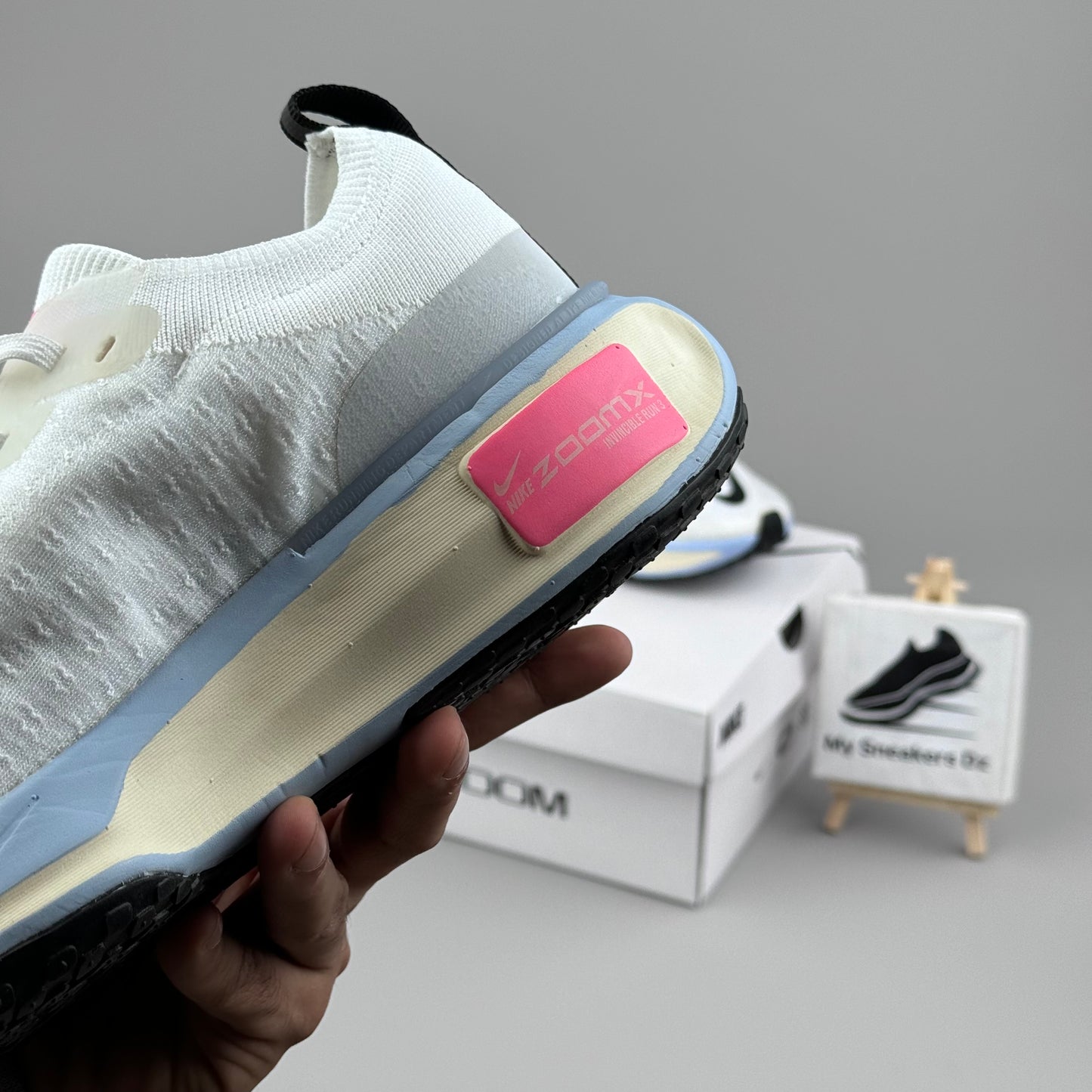 Zoomx Invincible Run 3 Blue&white