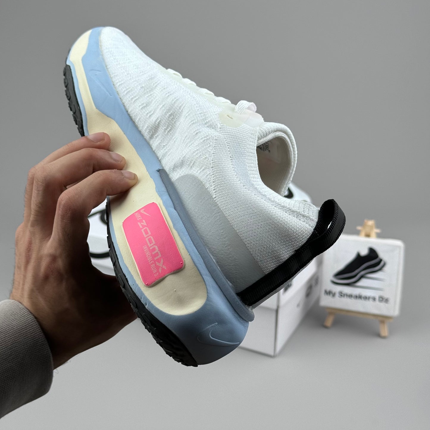 Zoomx Invincible Run 3 Blue&white