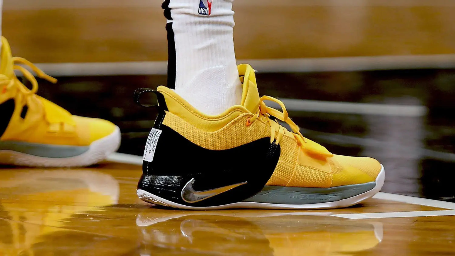 BASKETBALL SNEAKERS
