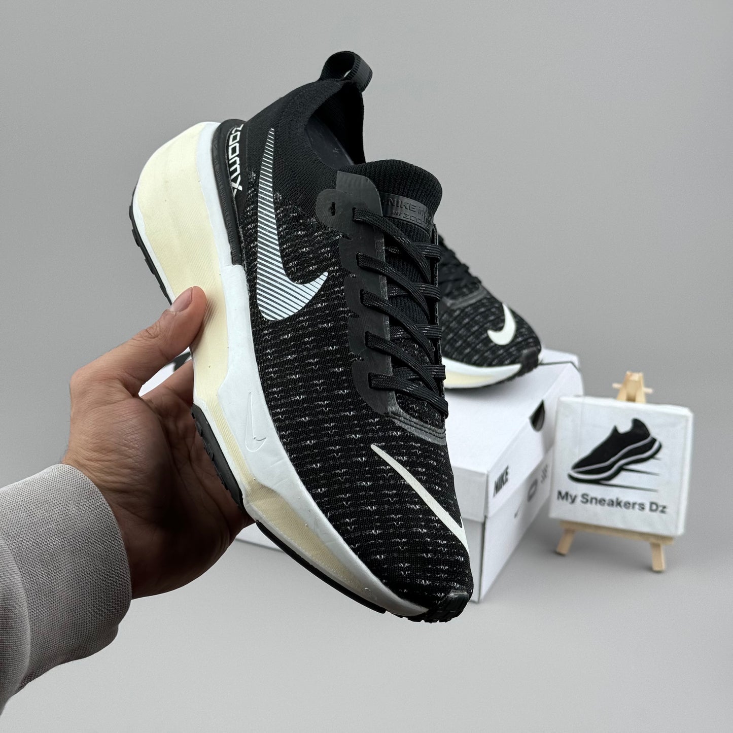 Zoomx Invincible Run 3 Black & Beige