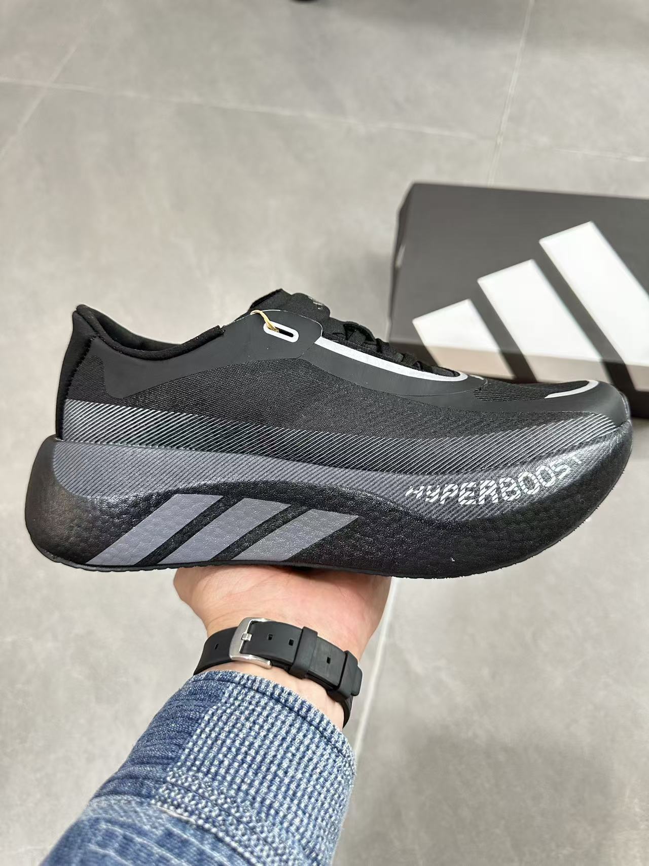 hyperboost grey black