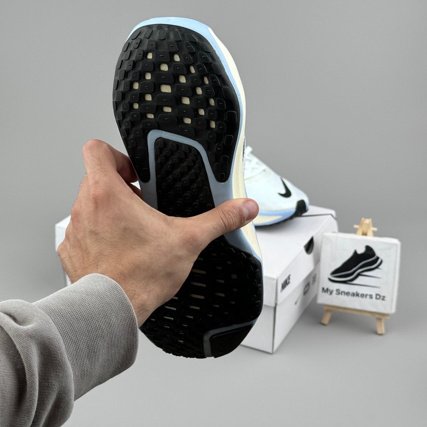 Zoomx Invincible Run 3 Blue&white