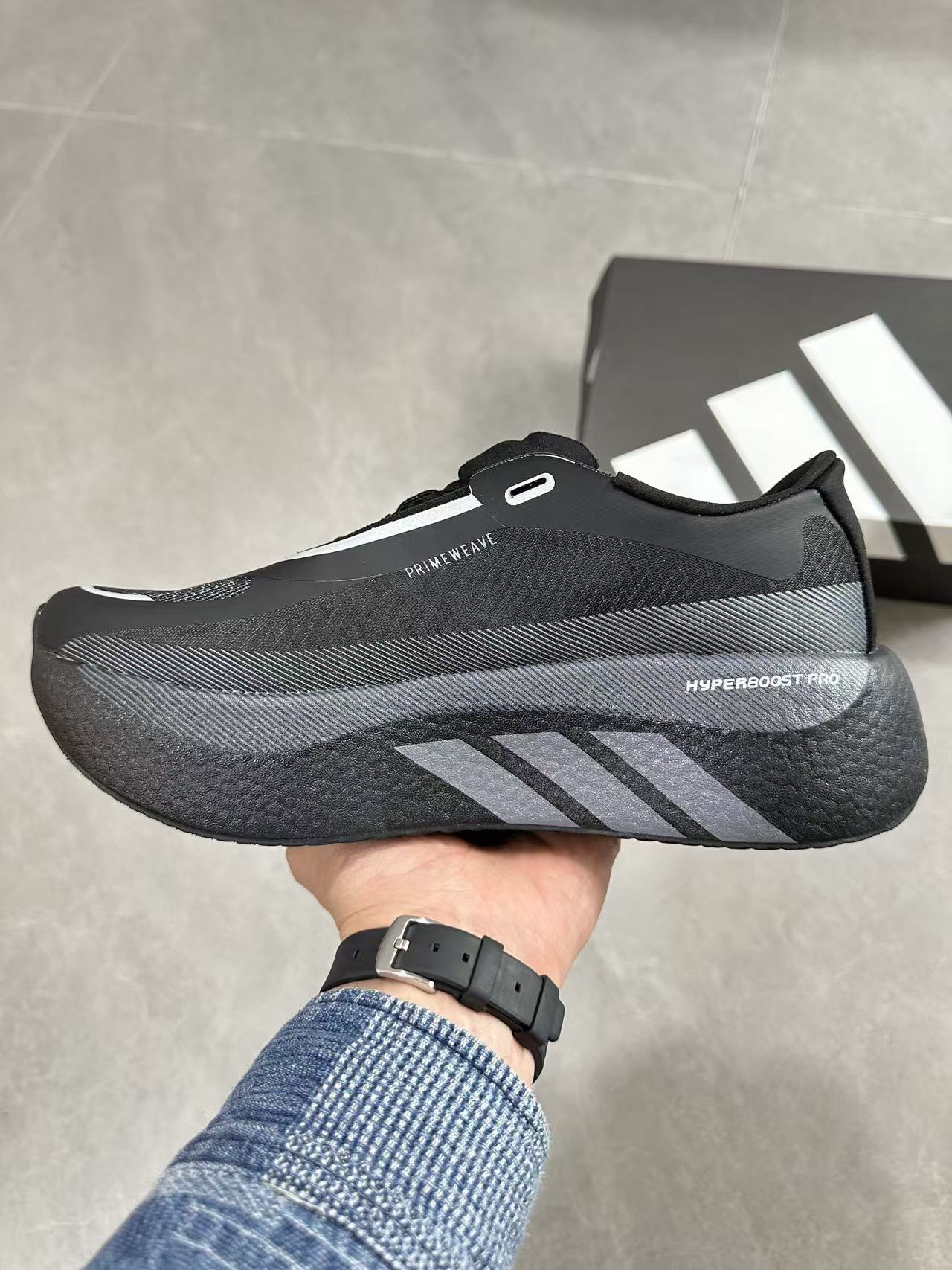 hyperboost grey black