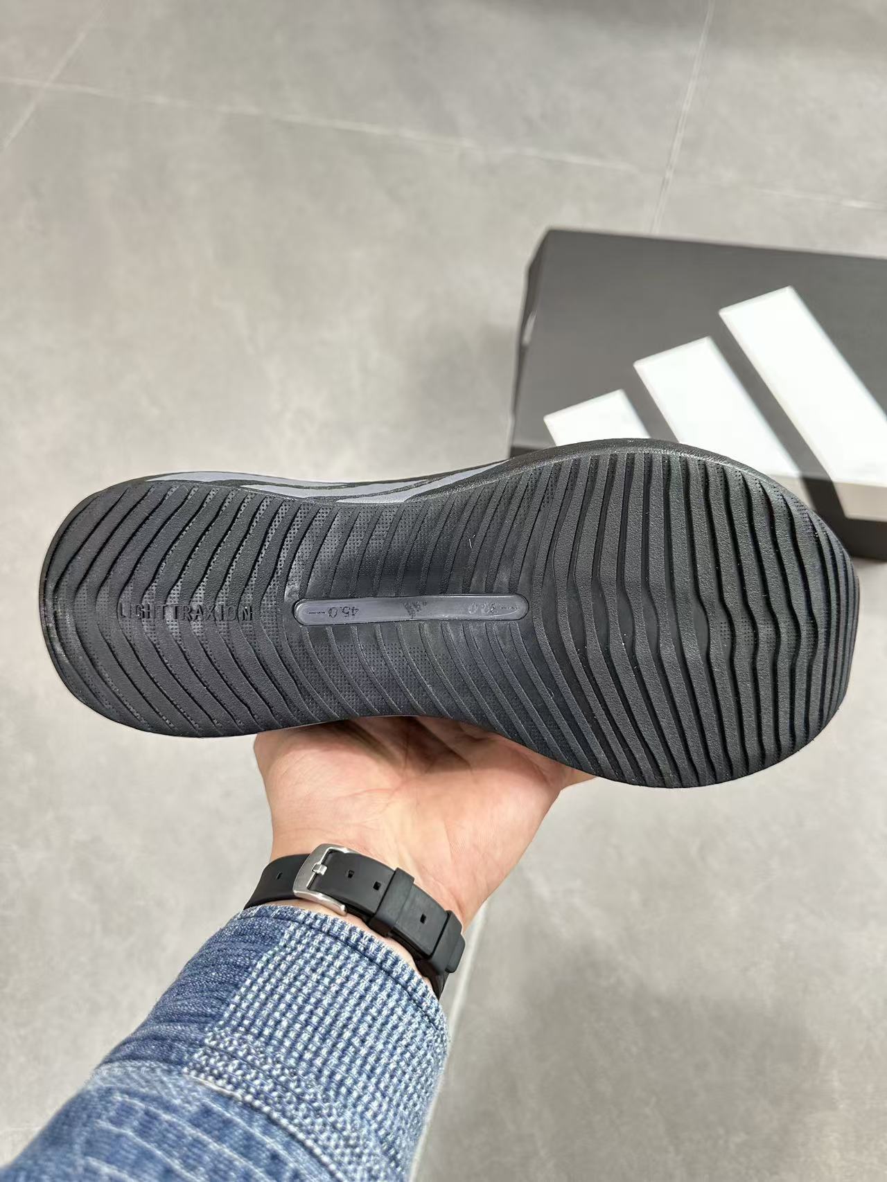 hyperboost grey black