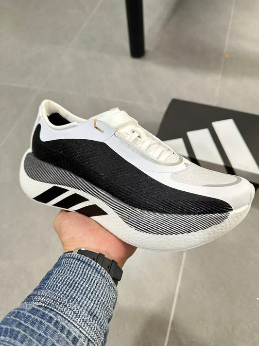 hyperboost black white