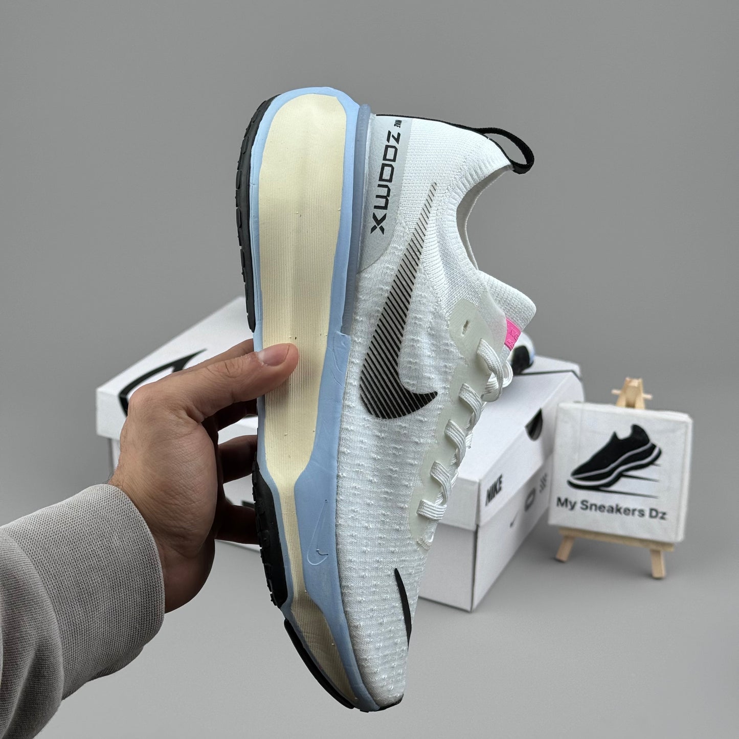 Zoomx Invincible Run 3 Blue&white