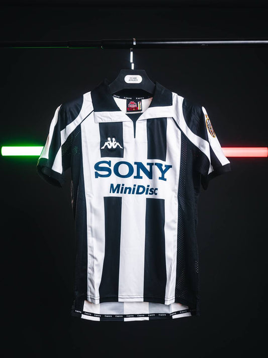 JUVENTUS VINTAGE JERSEY (BLACK & WHITE)