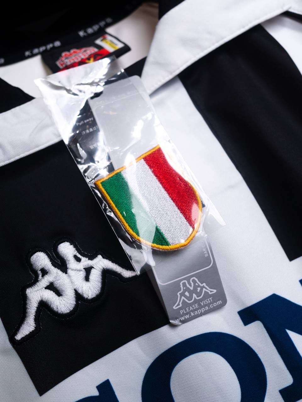 JUVENTUS VINTAGE JERSEY (BLACK & WHITE)