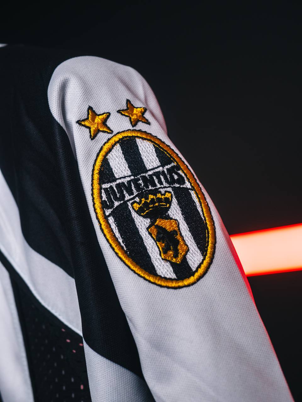 JUVENTUS VINTAGE JERSEY (BLACK & WHITE)