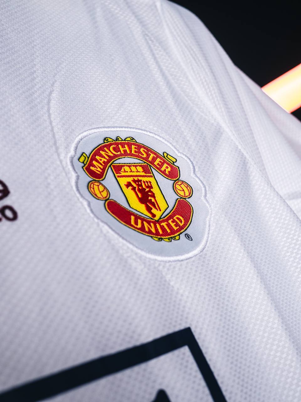 MANCHESTER UNITED VINTAGE JERSEY (WHITE)