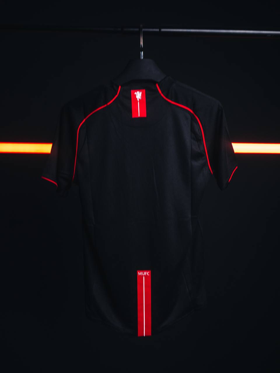 MANCHESTER UNITED VINTAGE JERSEY (BLACK)