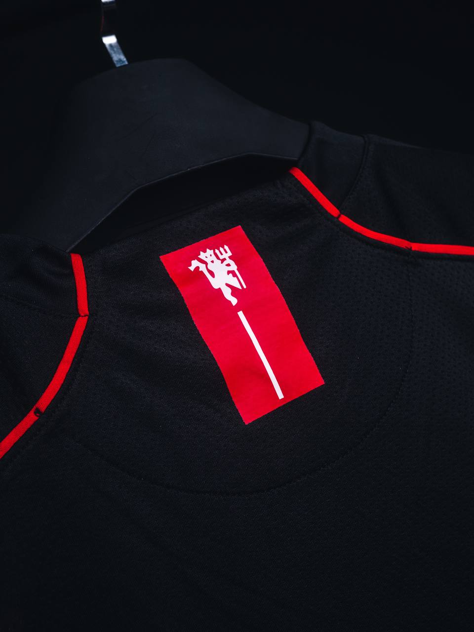 MANCHESTER UNITED VINTAGE JERSEY (BLACK)