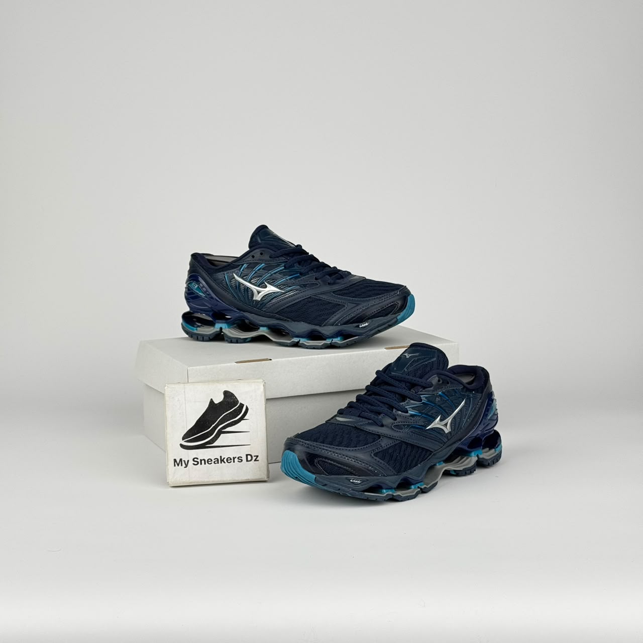 Mizuno blue