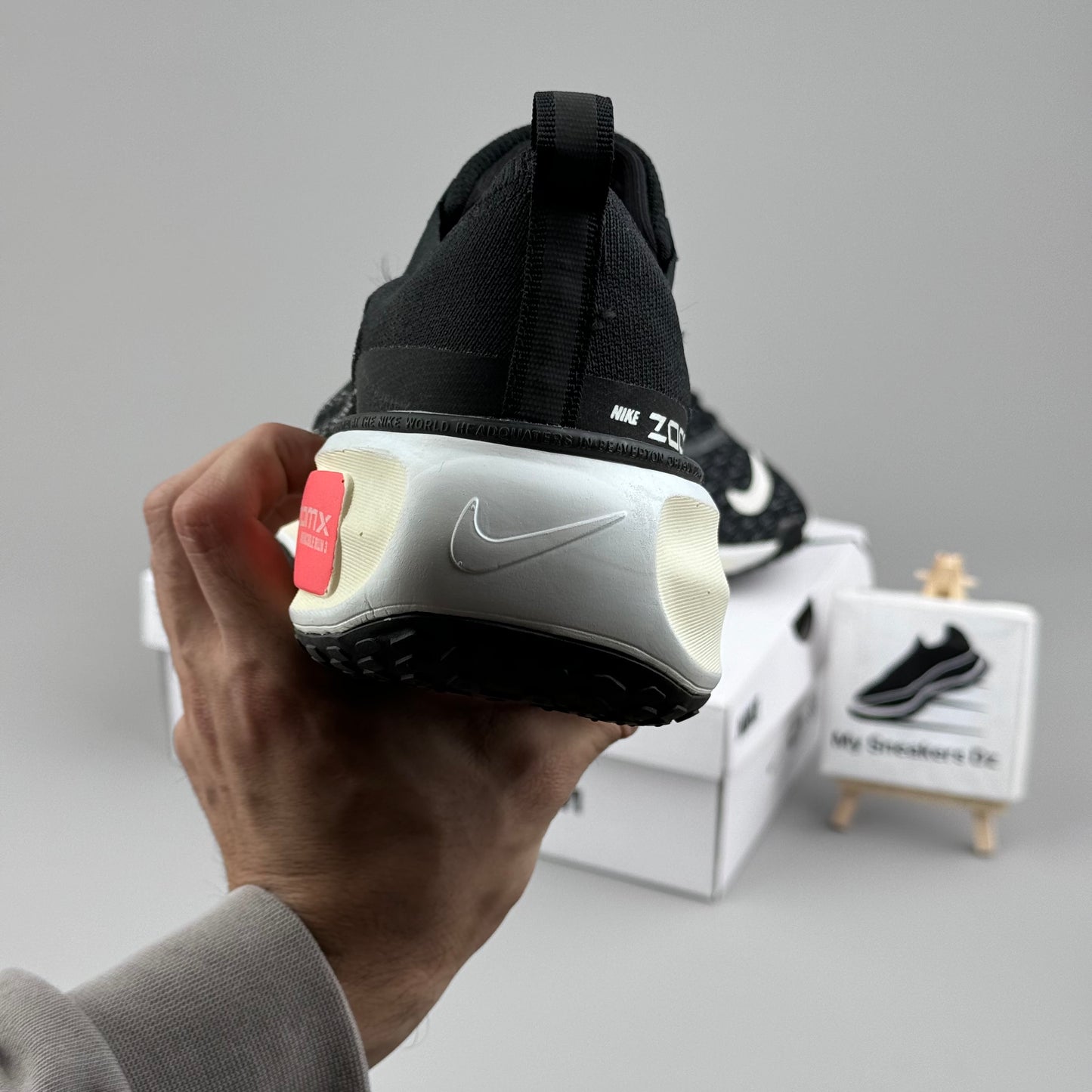 Zoomx Invincible Run 3 Black & Beige