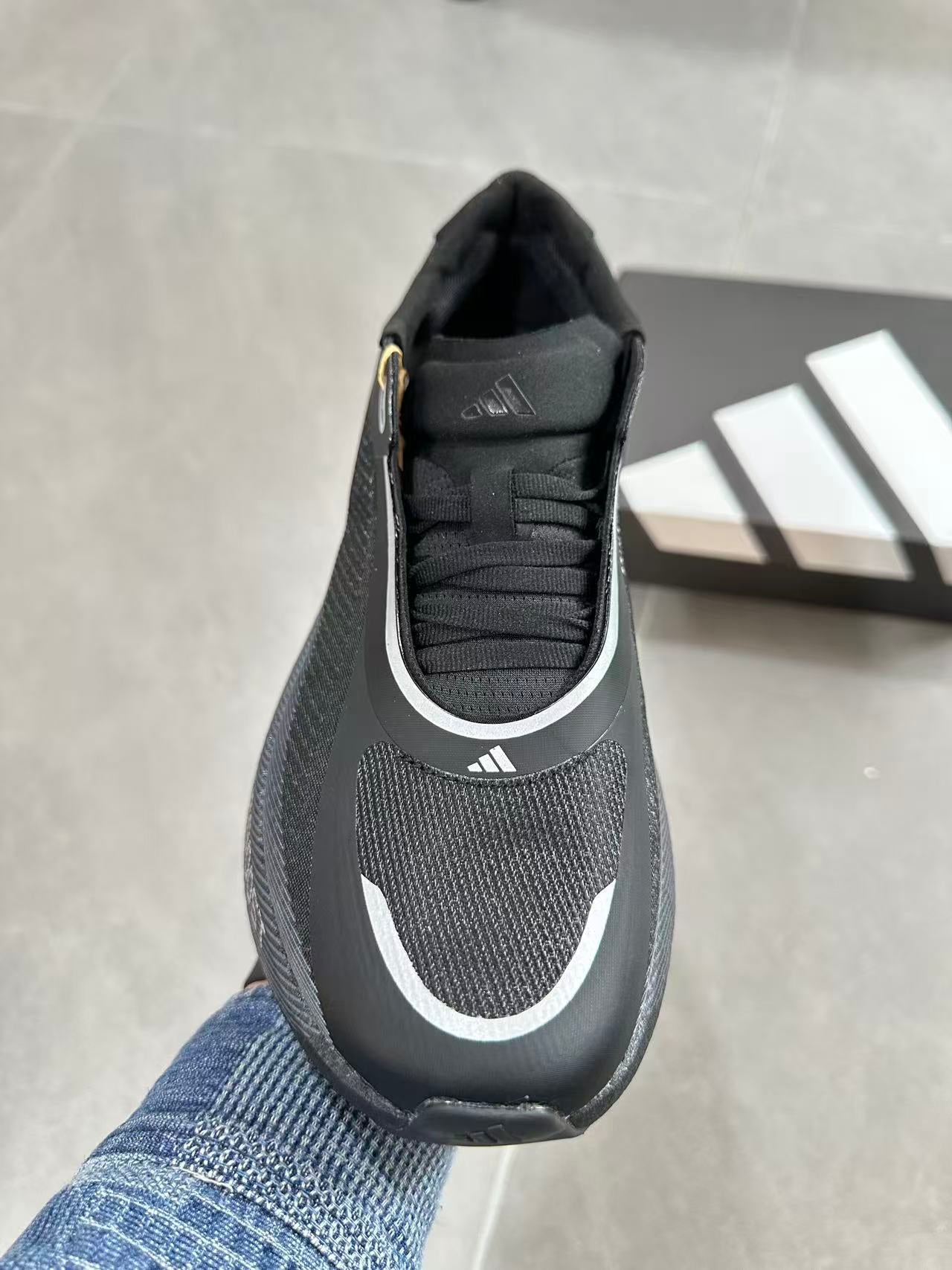 hyperboost grey black