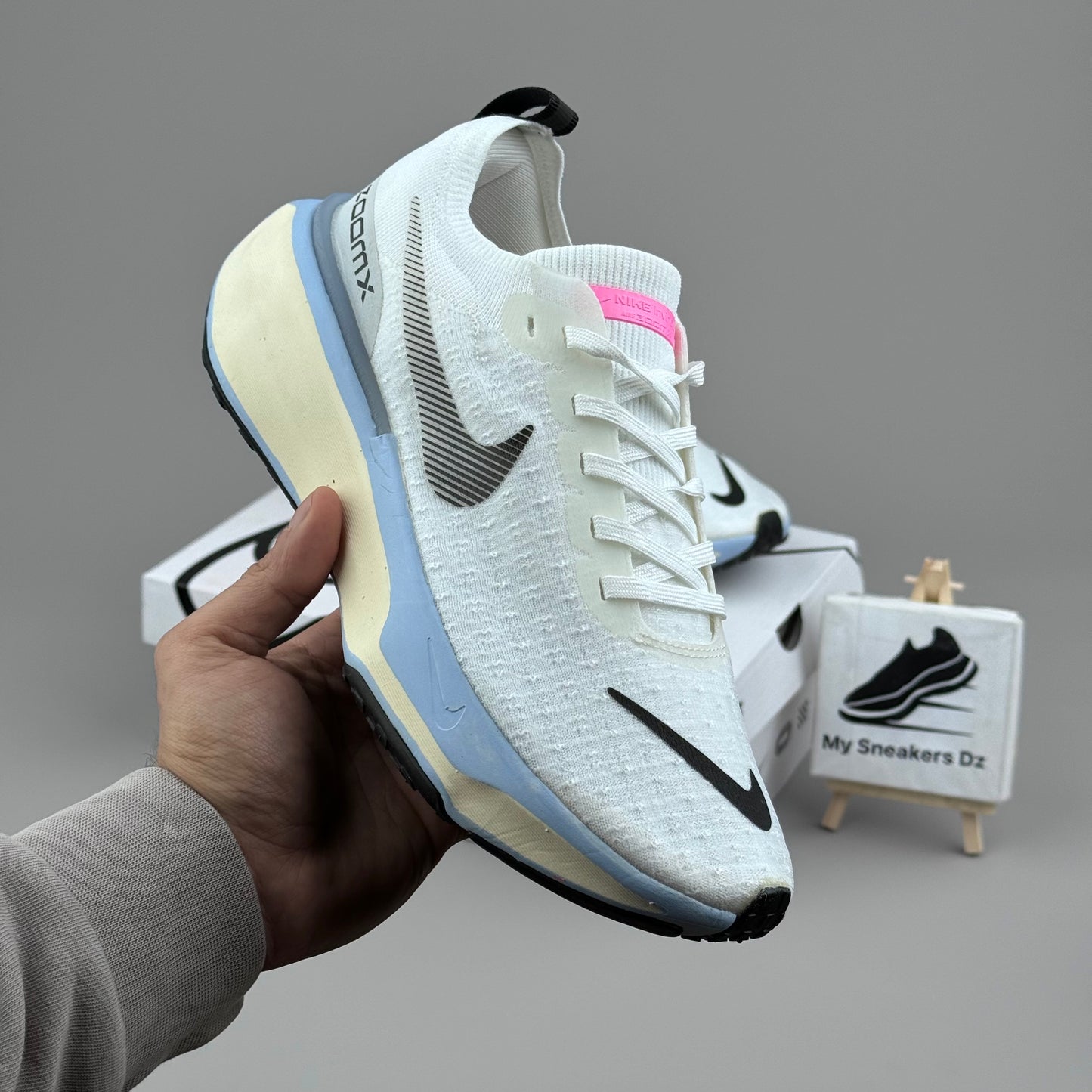 Zoomx Invincible Run 3 Blue&white