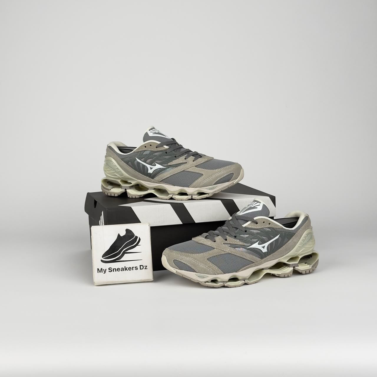 Mizuno beige