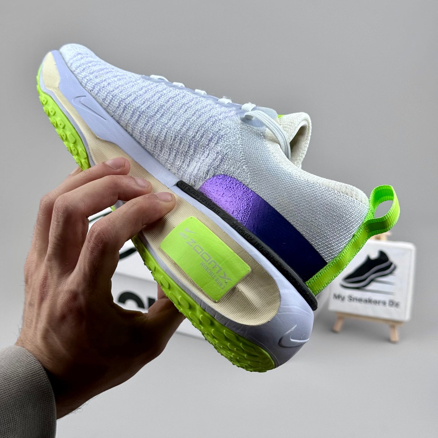 Zoomx invincible run 3 green and blue