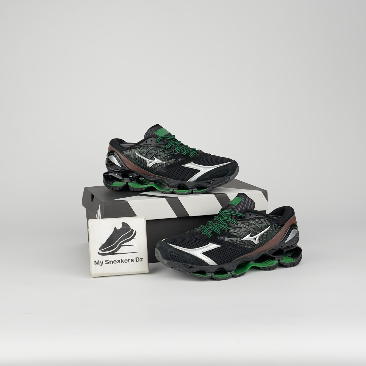 Mizuno black green