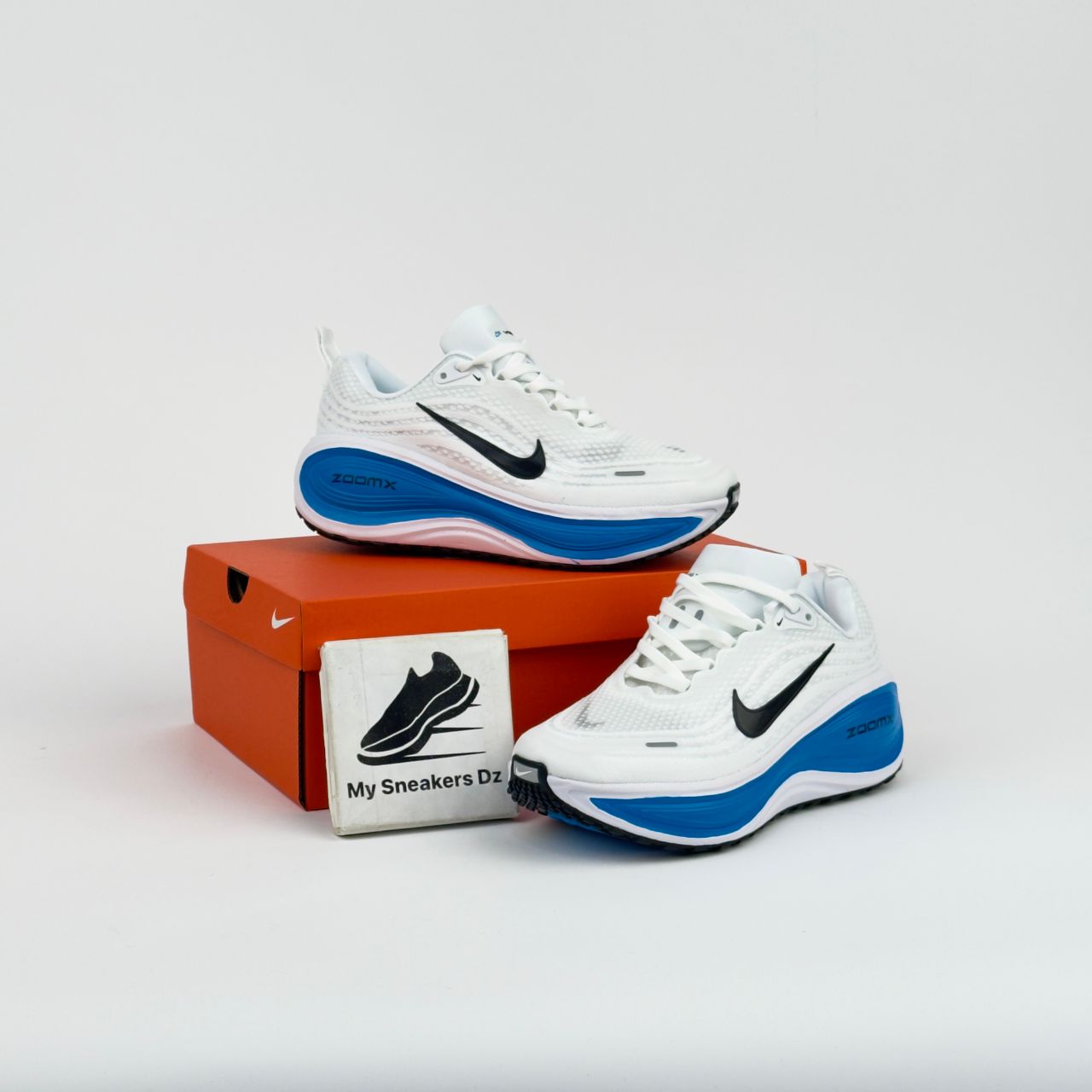 Vomero 18 plus white blue