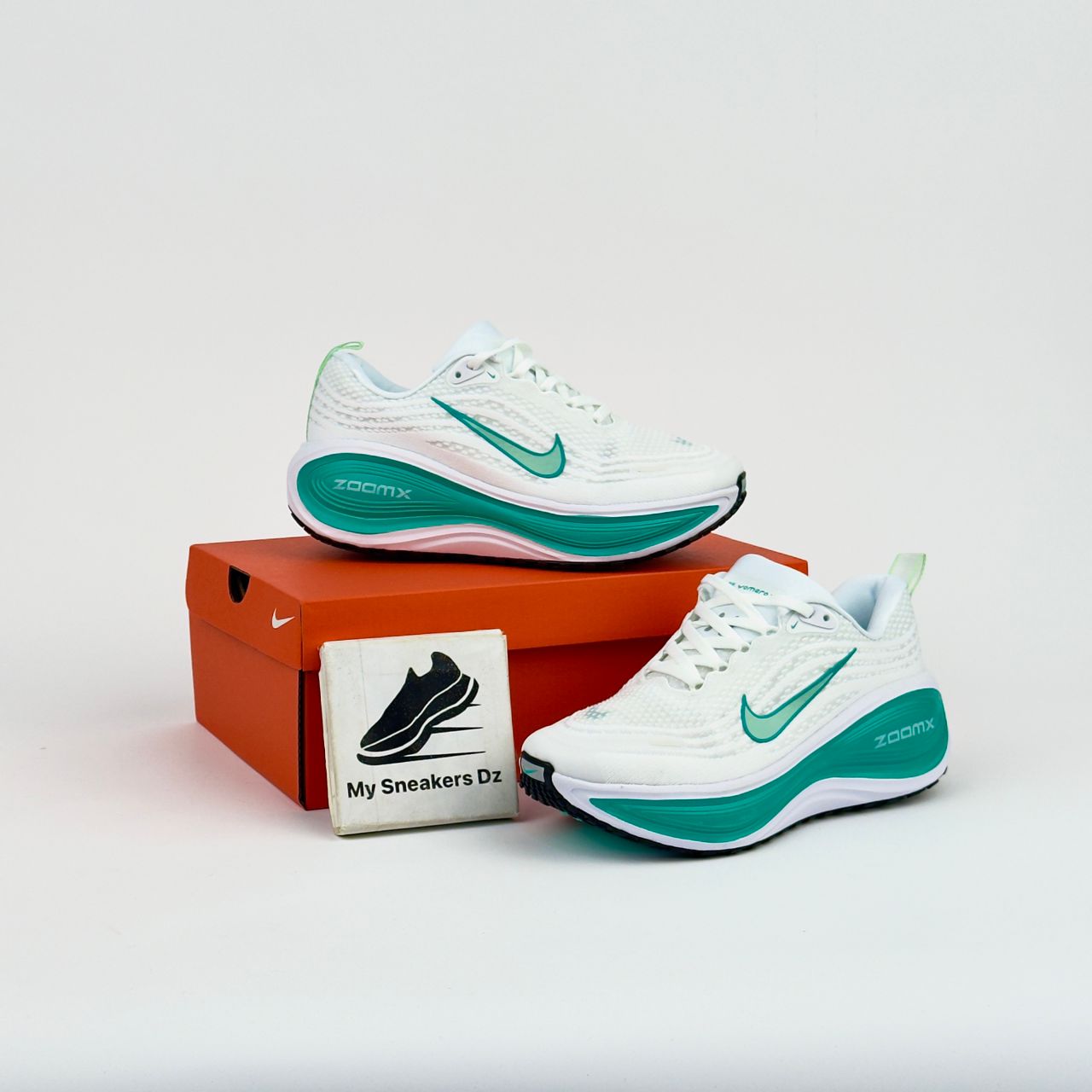 Vomero 18 plus white green