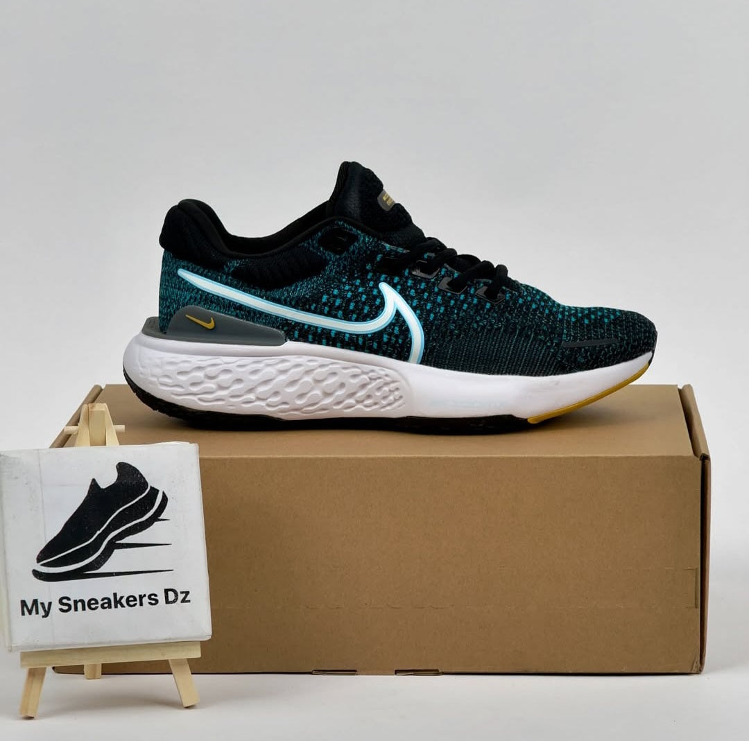 Zoomx invincible run 2 Black&blue logo