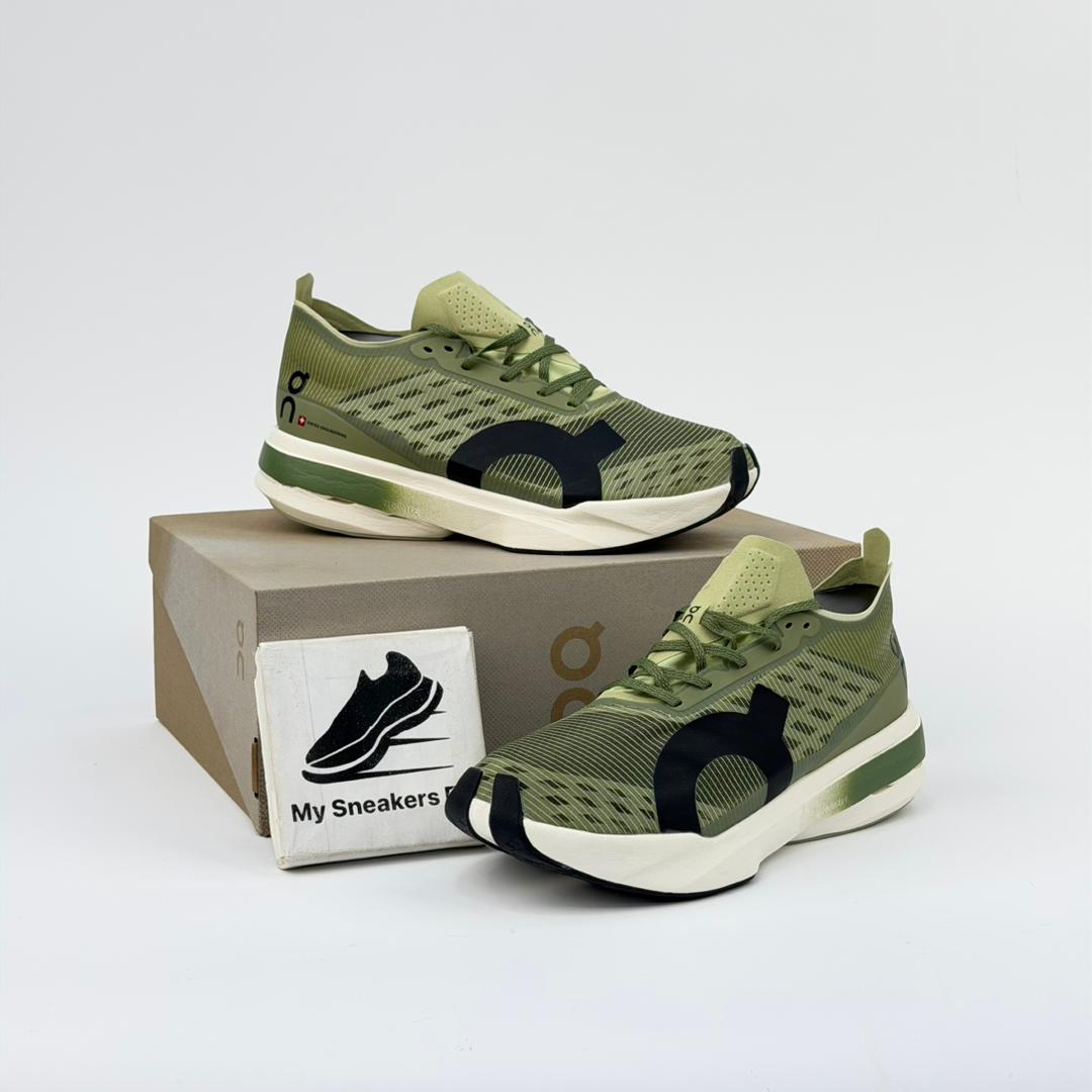on cloudboom strike vert militaire