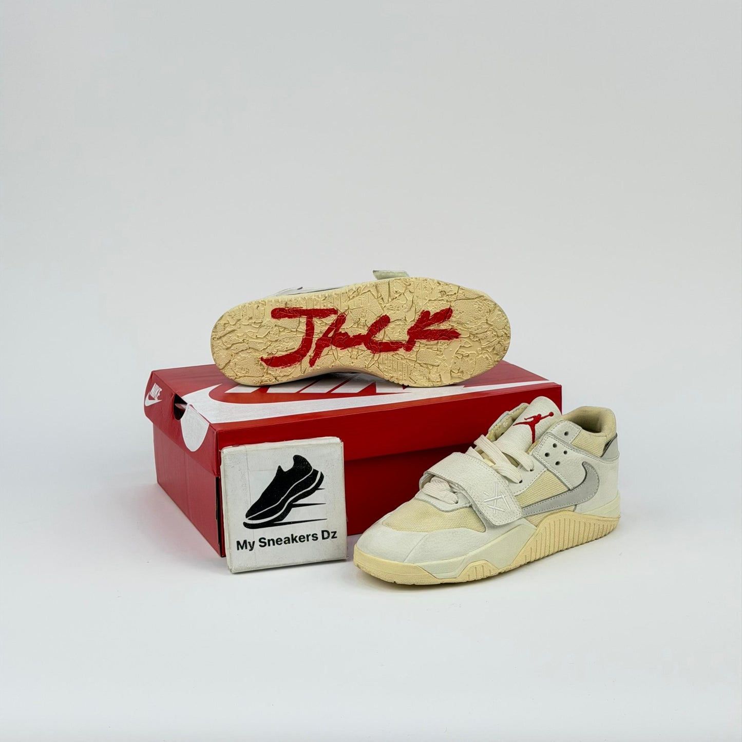 Jumpman beige white